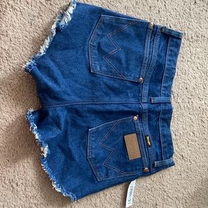 NWT Women’s high waisted wrangler cut offs
